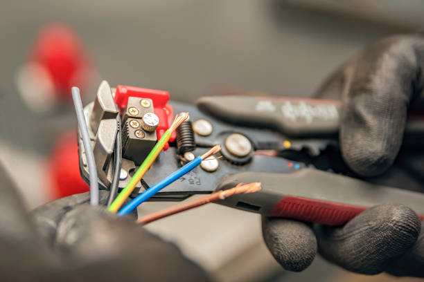 Best Licensed Electrician  in Winfield, IA